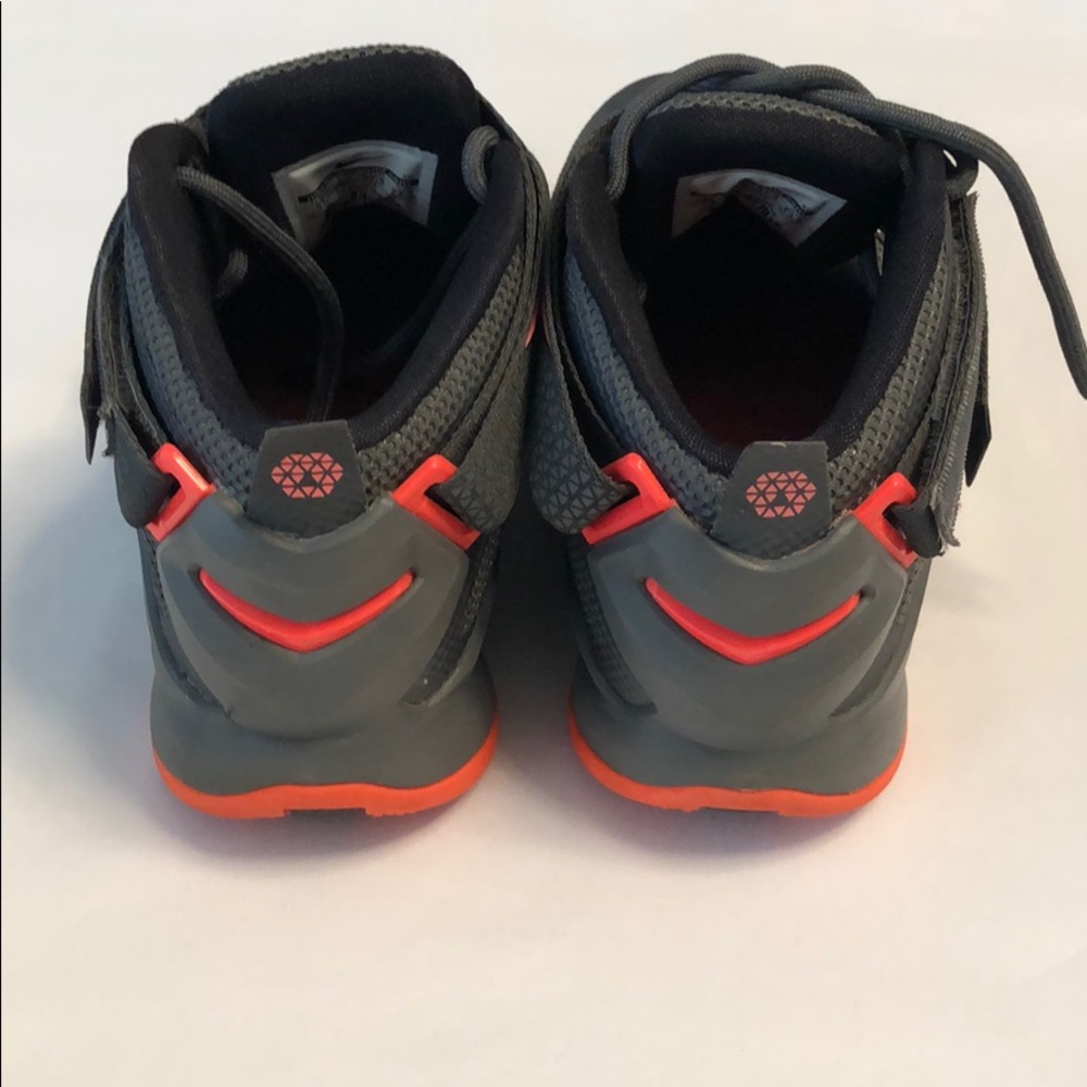 Sneakers - Picture 3 of 9